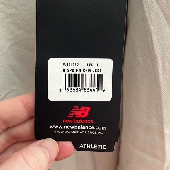 New Balance Run Crew Jacket - no tag - Picture 10 of 15